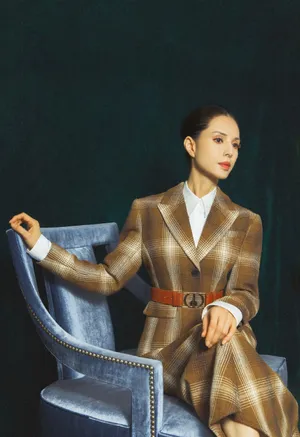 李若彤格纹裙优雅写真图片_1