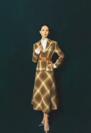 李若彤格纹裙优雅写真图片_2