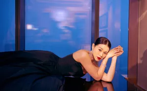 胡杏儿拖尾长裙性感写真图片