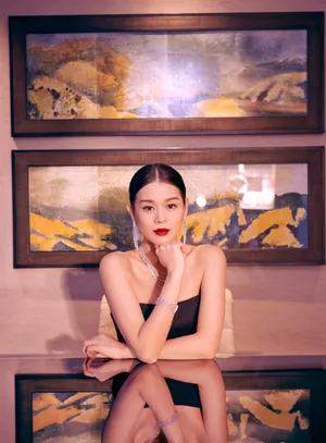 胡杏儿拖尾长裙性感写真图片_7