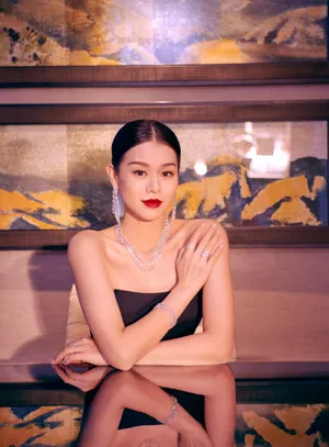 胡杏儿拖尾长裙性感写真图片_8