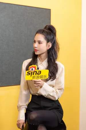 李若彤淑女穿搭皮肤白嫩美照图片