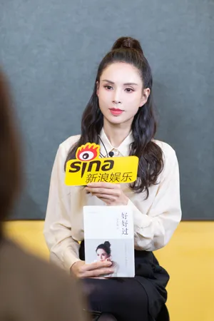 李若彤淑女穿搭皮肤白嫩美照图片_2