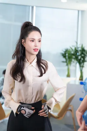 李若彤淑女穿搭皮肤白嫩美照图片_3