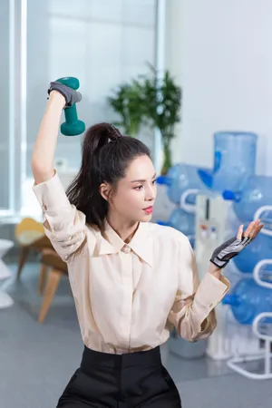 李若彤淑女穿搭皮肤白嫩美照图片_4