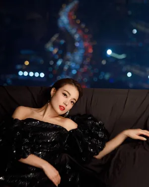 容祖儿短裙黑丝性感写真图片_3