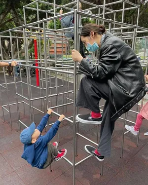 余文乐老婆腰果花潮流时尚写真图片_3