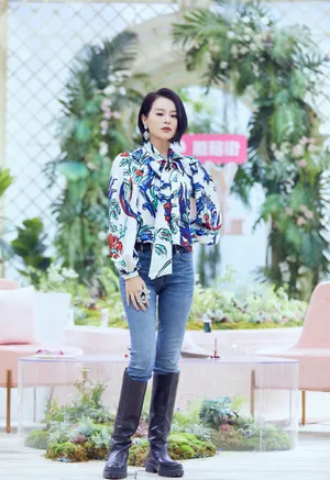 胡杏儿温婉知性写真图片_2