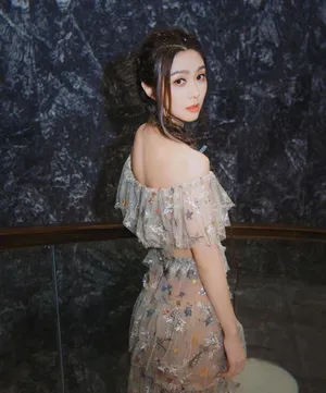薛凯琪透明纱裙性感写真图片_2