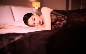 胡杏儿蕾丝吊带裙魅力性感写真