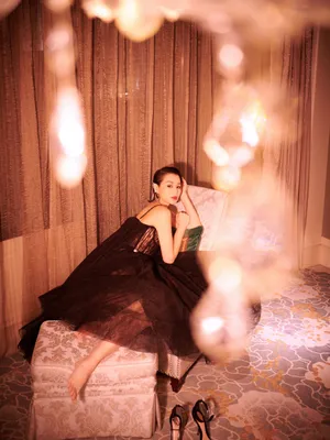 胡杏儿蕾丝吊带裙魅力性感写真_3