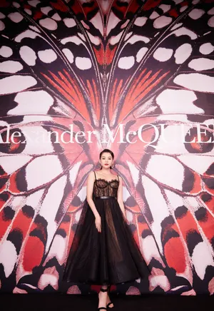 胡杏儿蕾丝吊带裙魅力性感写真_6