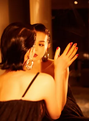 胡杏儿蕾丝吊带裙魅力性感写真_7