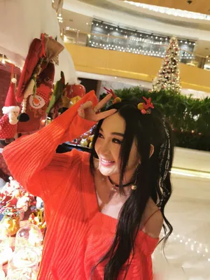 温碧霞露肩毛衣性感时尚美照图片_4