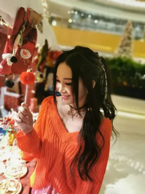 温碧霞露肩毛衣性感时尚美照图片_7