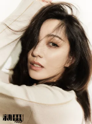 郑希怡白衫清爽恬静写真图片
