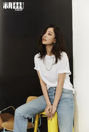 郑希怡白衫清爽恬静写真图片_2