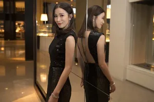 性感美女佘诗曼妩媚优雅写真_2
