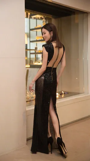 性感美女佘诗曼妩媚优雅写真_3