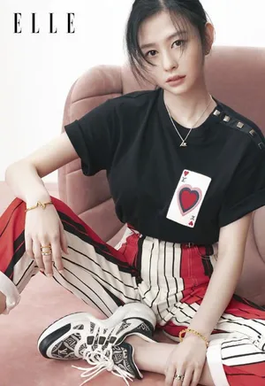 邱淑贞女儿沈月最新封面大片写真图片