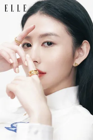 邱淑贞女儿沈月最新封面大片写真图片_8