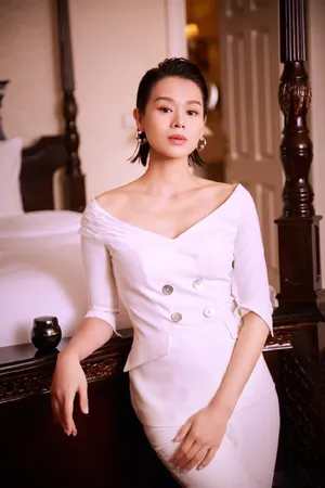 胡杏儿给李奕霖拍照活泼可爱写真图片_2