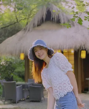 文咏珊夏日穿搭清新性感写真_4