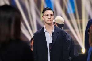 陈伟霆暗黑刺绣大衣写真图片_14
