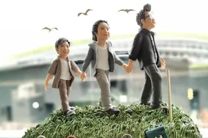 袁咏仪甜蜜三口温馨牵手恩爱满满美照图片_3