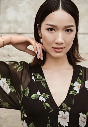 李亚男李开叉印花长裙街拍图片写真_6
