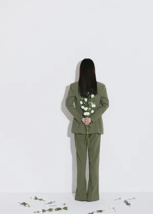 文咏珊绿色西装时尚写真图片_1