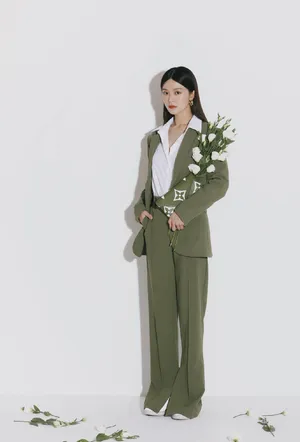 文咏珊绿色西装时尚写真图片_5