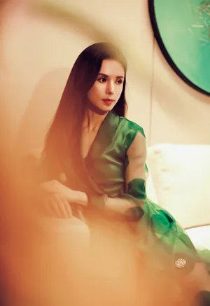 李若彤绿色波点长裙写真图片_3