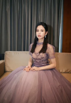 李若彤紫色纱裙写真图片