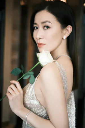 佘诗曼露背银河裙性感写真图片_3