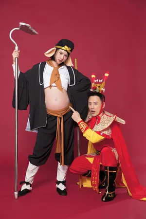 林峯张馨月一家孕期创意温馨幸福写真图片_6