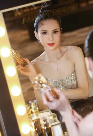 李若彤性感亮片裙写真图片