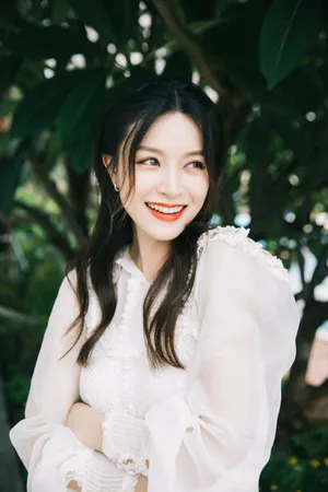 文咏珊白色仙女裙性感图片写真_2