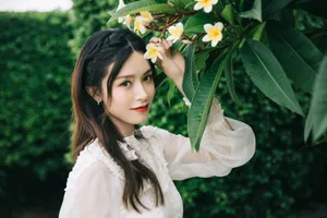 文咏珊白色仙女裙性感图片写真_6