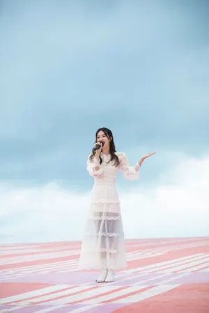 文咏珊白色仙女裙性感图片写真_8