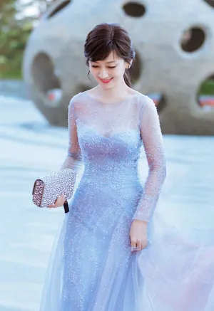 赵雅芝蓝色珍珠轻纱礼服仙气温婉美照图片_2