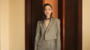 郑希怡项圈湿发酷美写真图片_2