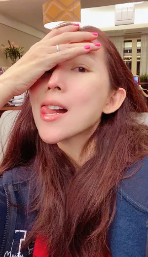 蔡少芬红发魅力自拍照图片