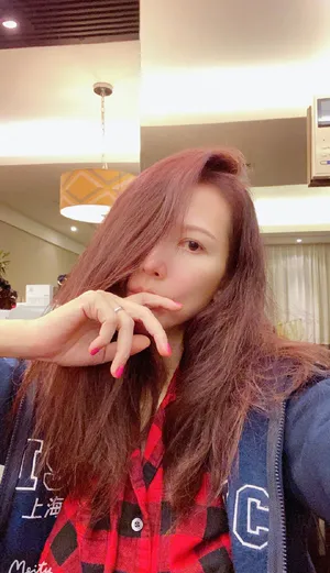 蔡少芬红发魅力自拍照图片_3