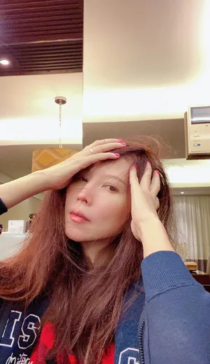 蔡少芬红发魅力自拍照图片_4