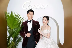 何超莲露背长裙造型性感图片写真