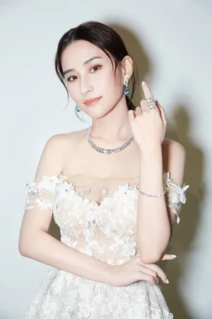 何超莲露背长裙造型性感图片写真_5