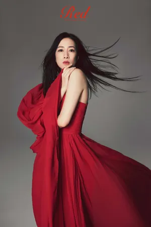 佘诗曼红黑造型性感写真图片