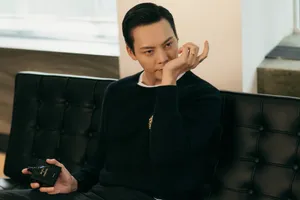 陈伟霆黑色针织衫简约写真图片_3