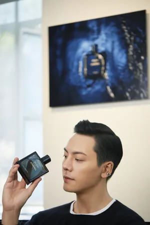 陈伟霆黑色针织衫简约写真图片_5